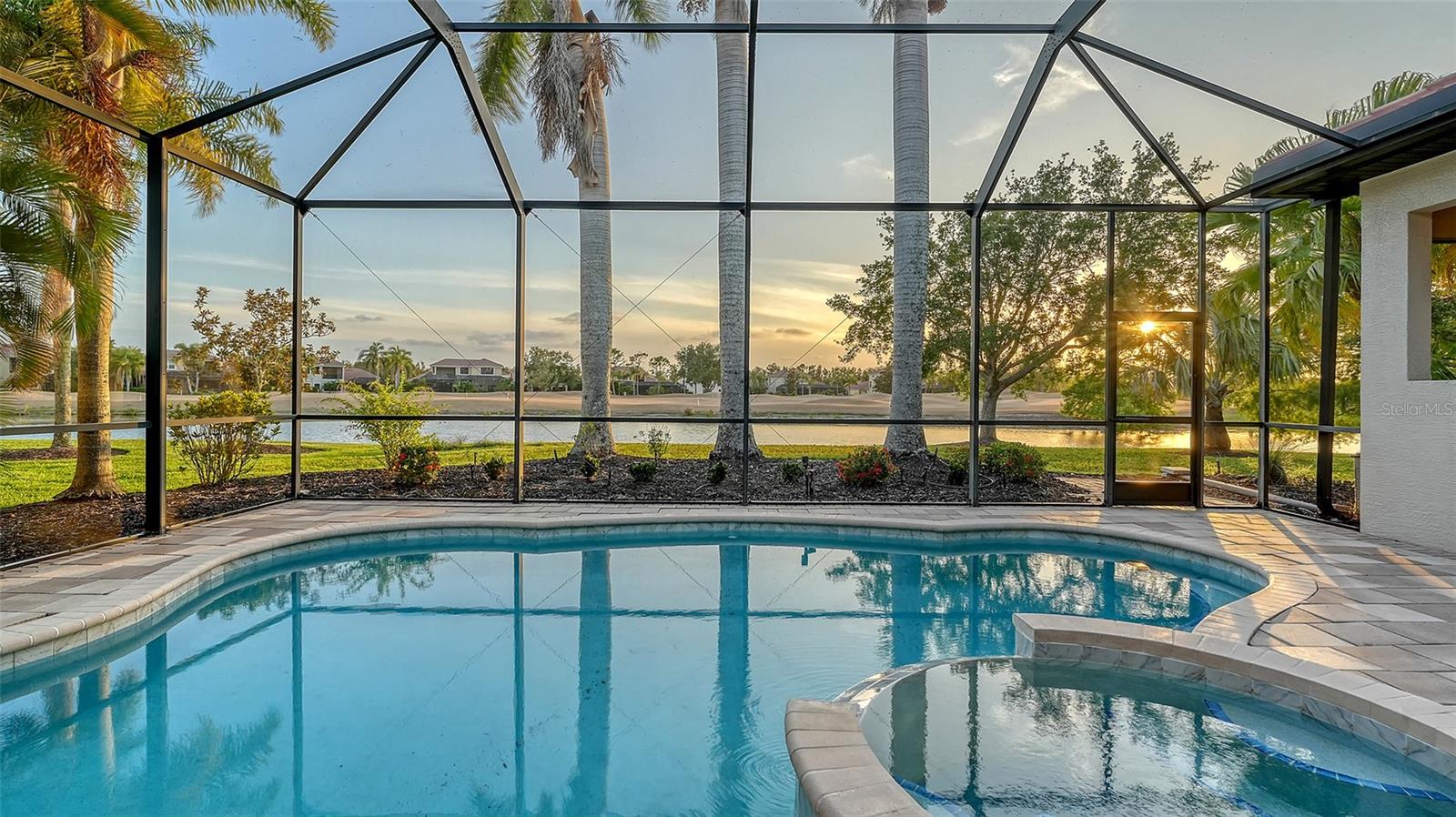 Listing photo id 48 for 6914 Dominion Lane