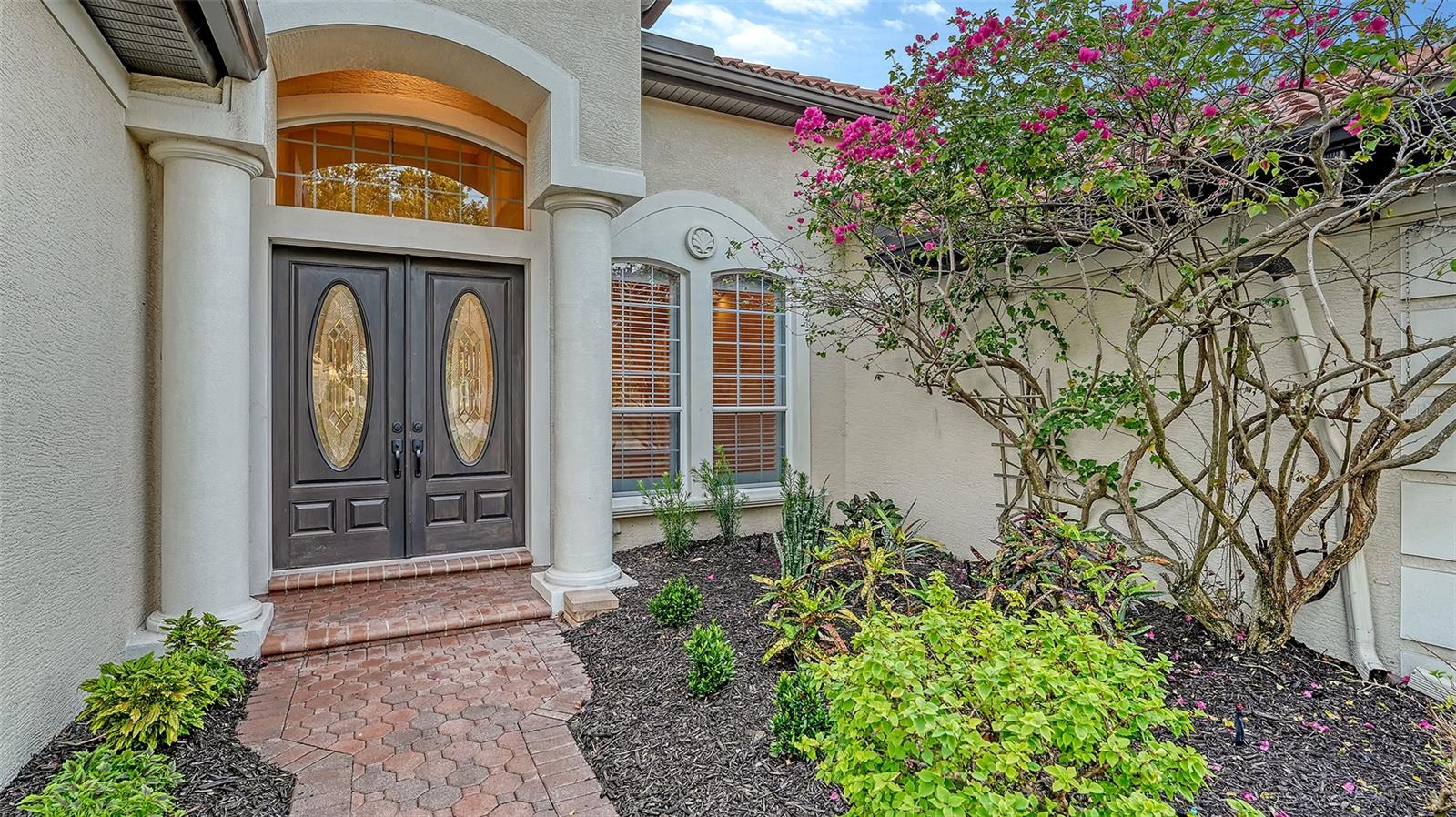 Listing photo id 5 for 6914 Dominion Lane