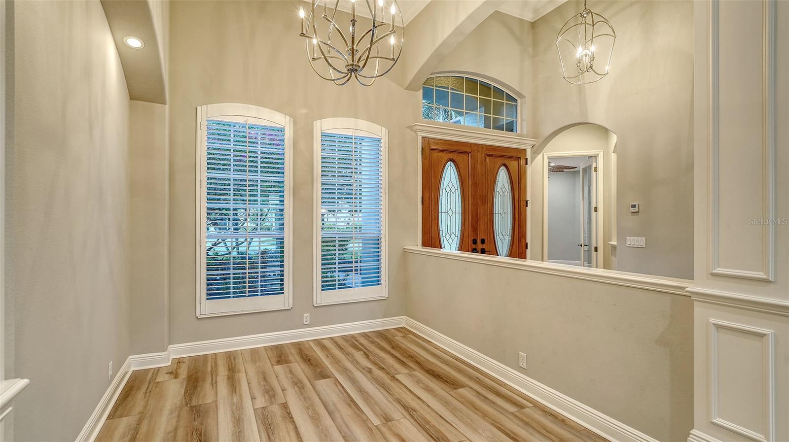 Listing photo id 7 for 6914 Dominion Lane