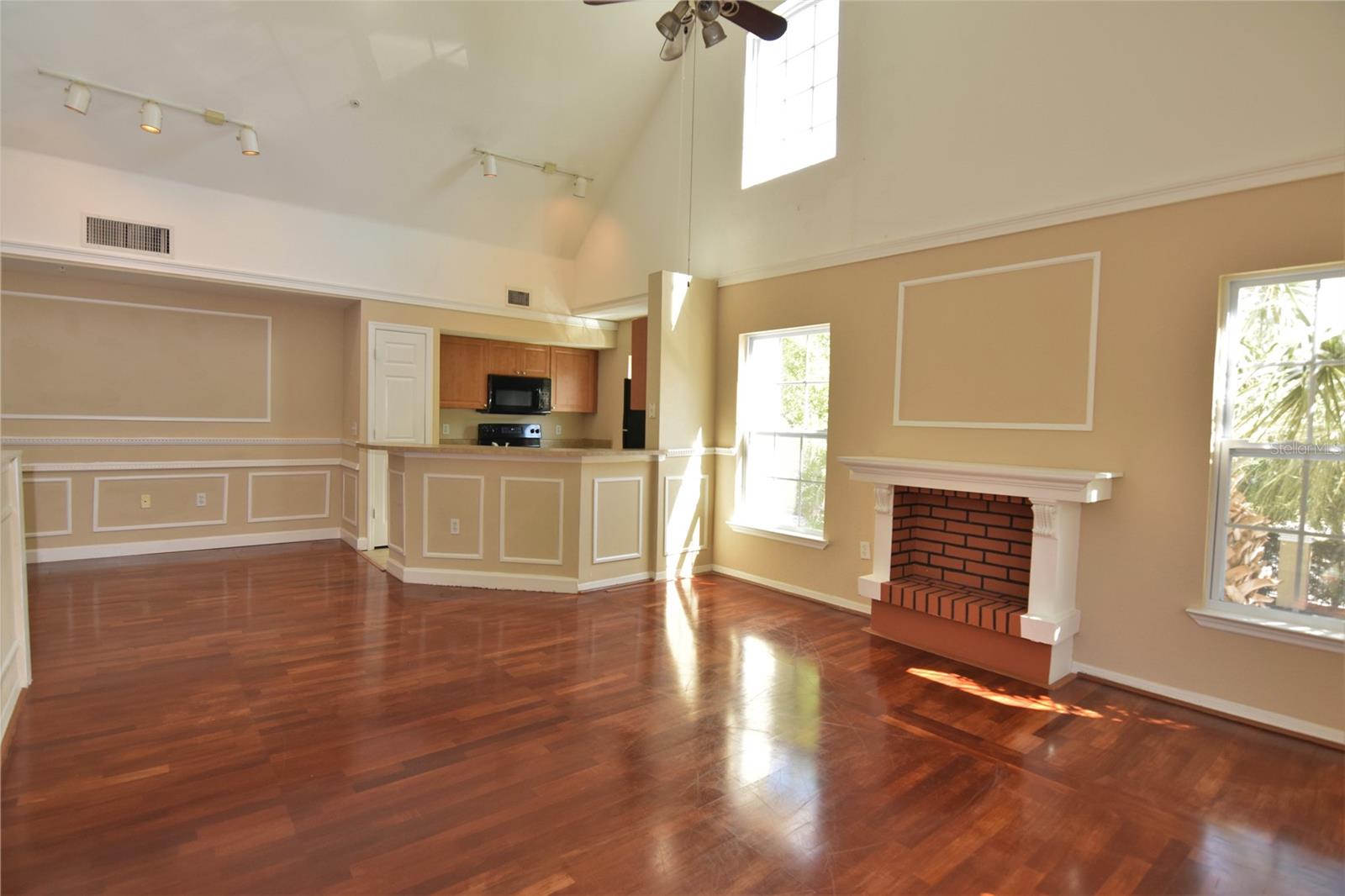 Image 4 of 22 For 5711 Soldier Circle 201