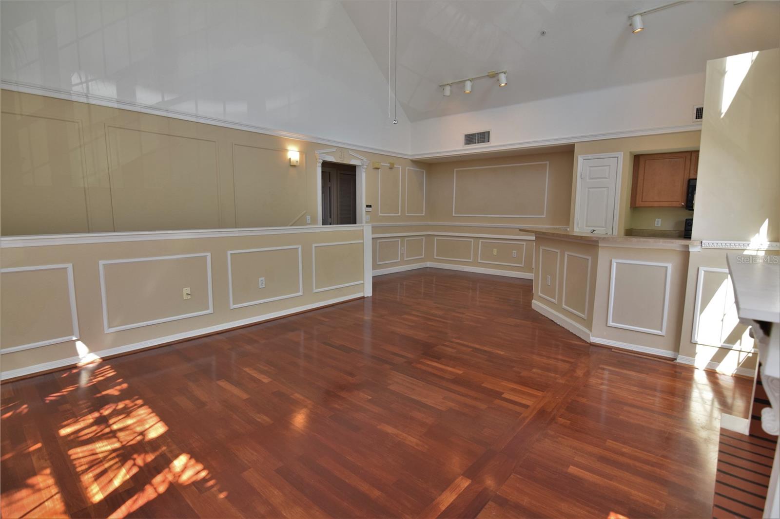 Image 5 of 22 For 5711 Soldier Circle 201