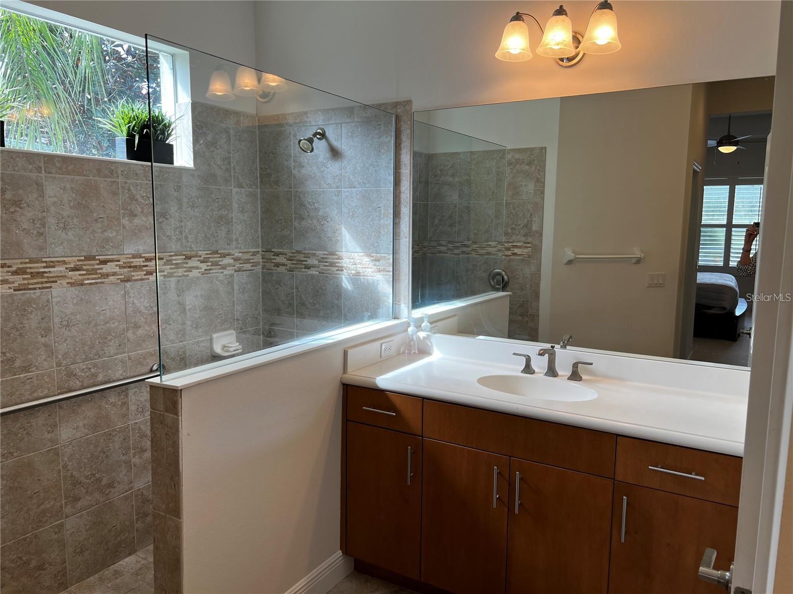 Image 25 of 42 For 12051 Thornhill Court
