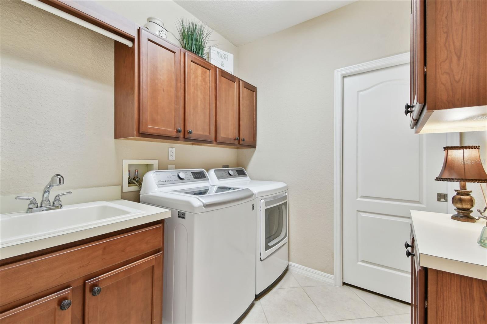 Image 47 of 81 For 9008 Brookfield Terrace