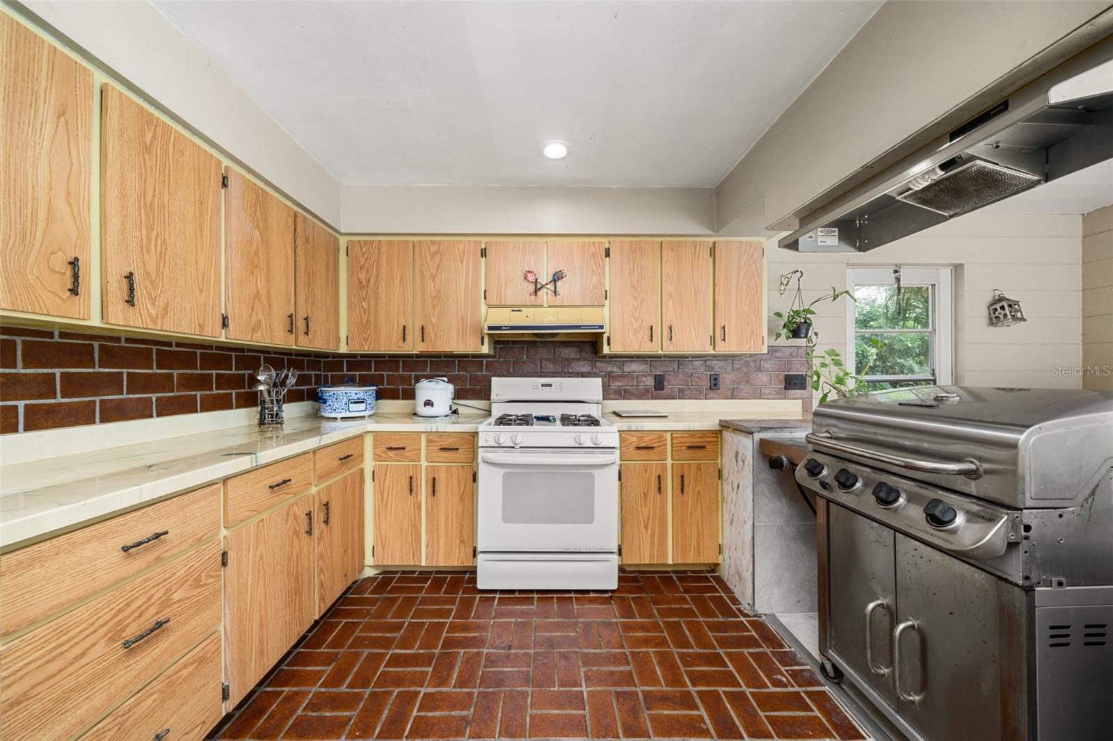 Image 31 of 45 For 1719 Evangeline Avenue