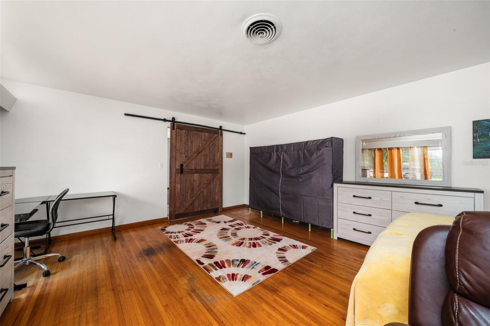 Image 4 of 45 For 1719 Evangeline Avenue