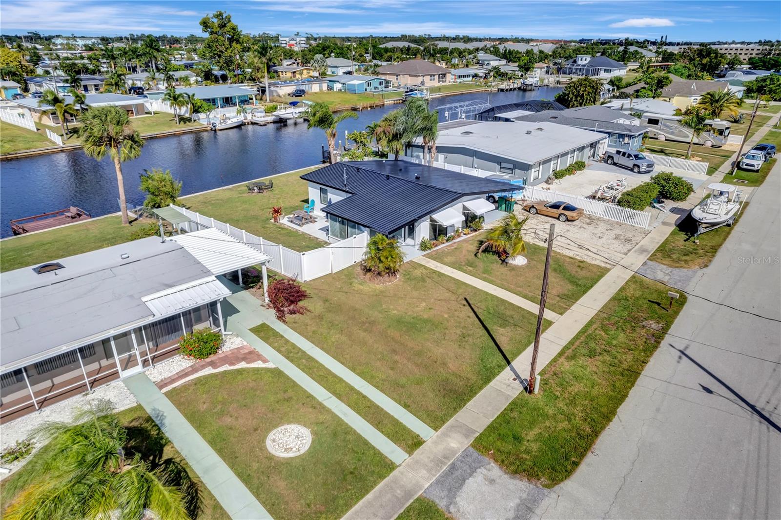 Image 3 of 32 For 551 Lindley Terrace