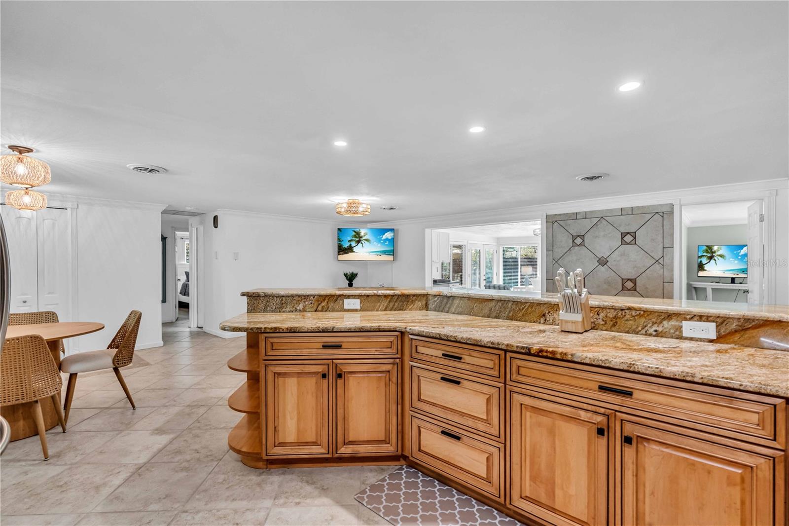 Image 18 of 34 For 6623 Glades Way