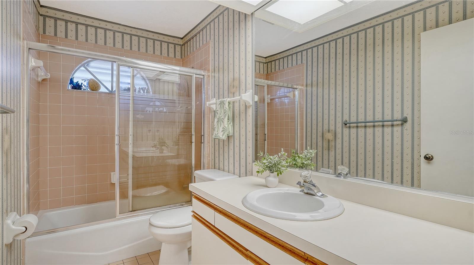 Image 12 of 39 For 5613 Sweetwater Oak Drive