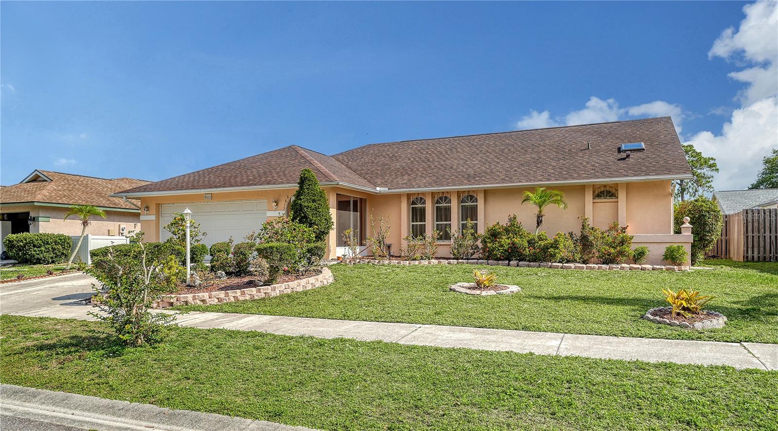 Image 4 of 39 For 5613 Sweetwater Oak Drive