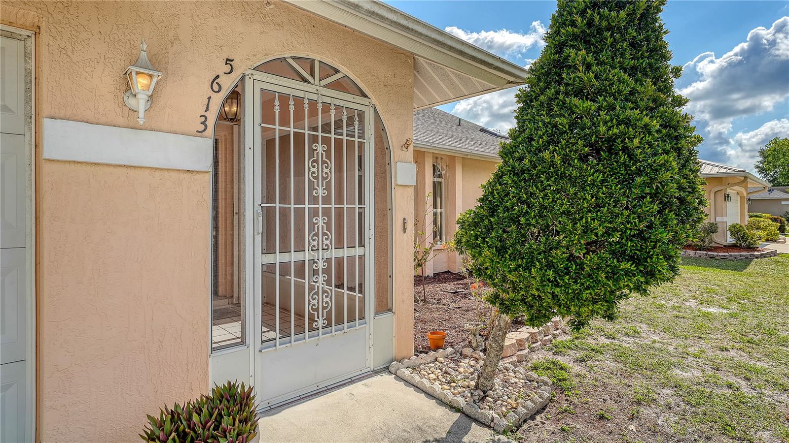 Image 6 of 39 For 5613 Sweetwater Oak Drive
