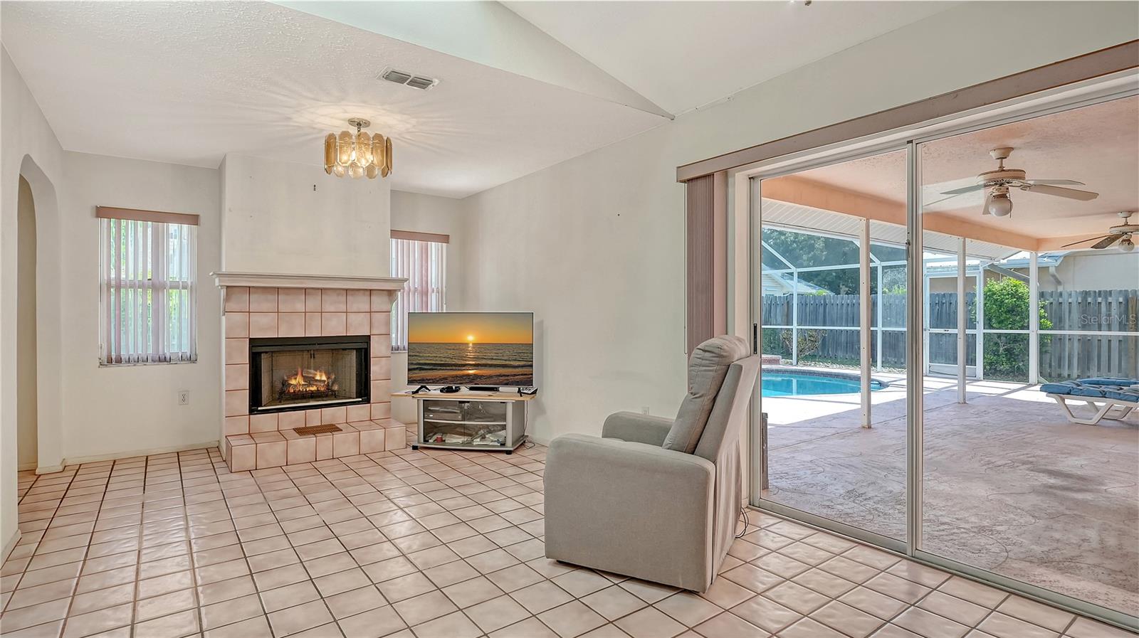 Image 7 of 39 For 5613 Sweetwater Oak Drive