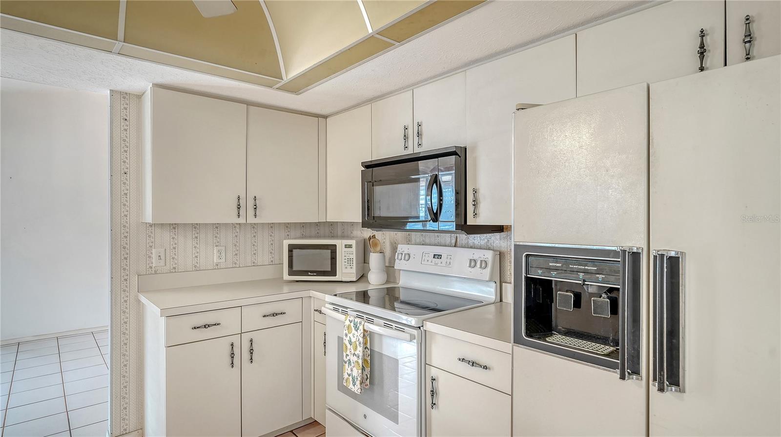 Image 9 of 39 For 5613 Sweetwater Oak Drive