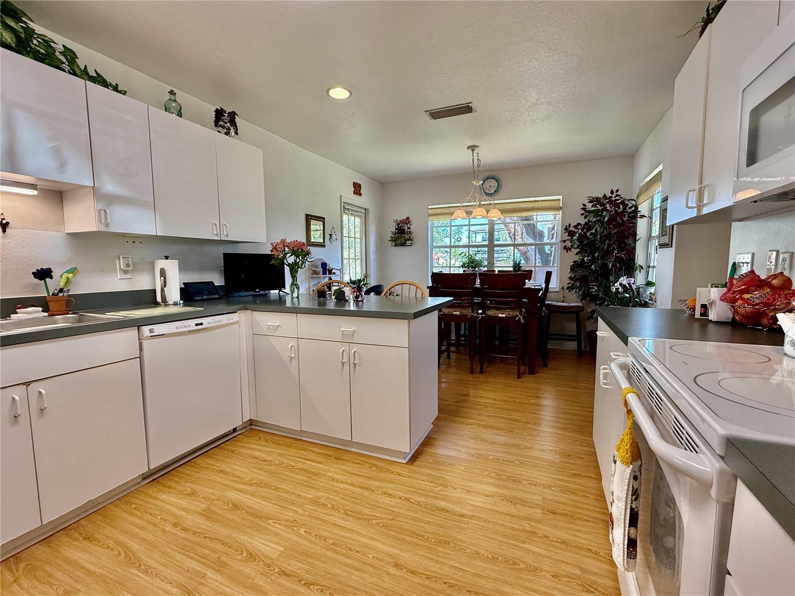 Image 11 of 53 For 3828 6th Avenue W