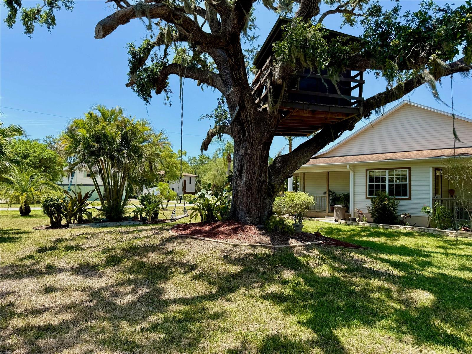 Image 40 of 53 For 3828 6th Avenue W