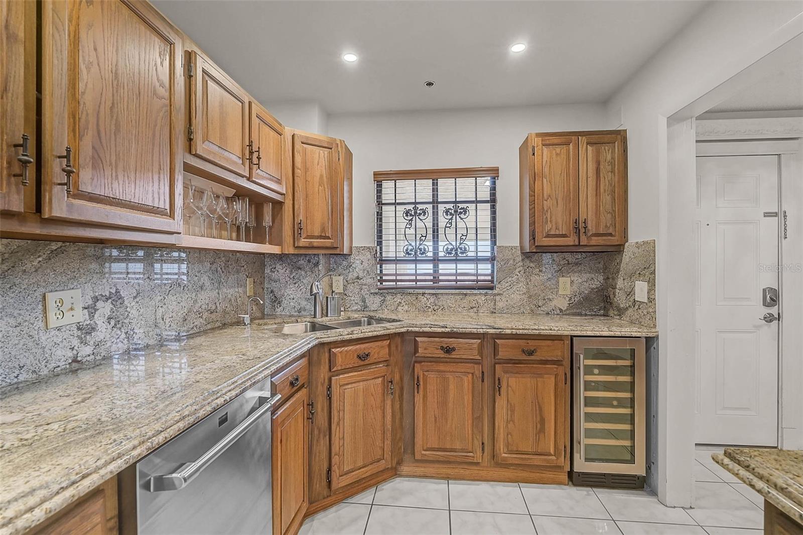 Image 11 of 44 For 1100 Benjamin Franklin Drive 802