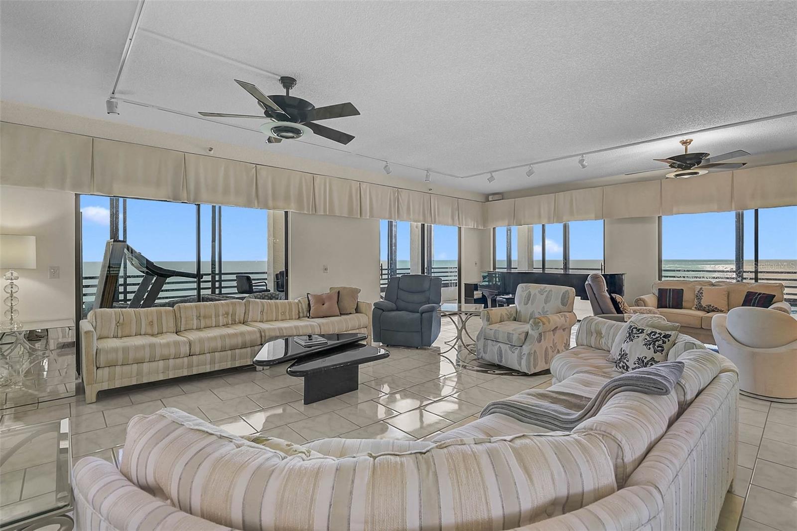 Image 16 of 44 For 1100 Benjamin Franklin Drive 802