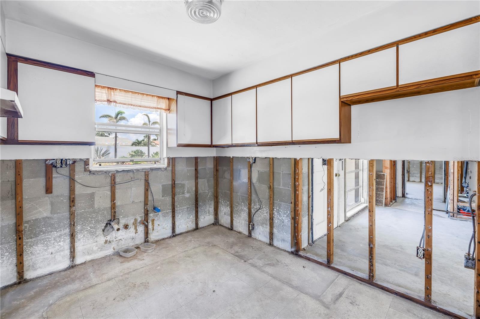 Image 17 of 43 For 310 Avenida Milano