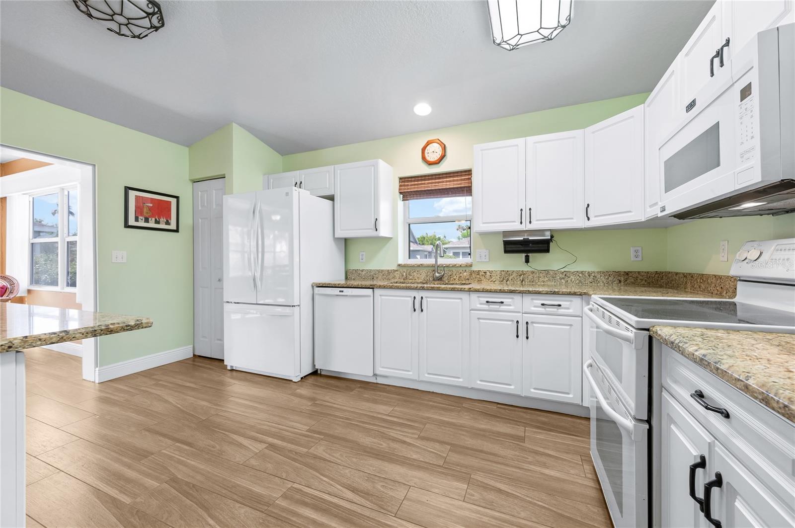 Image 13 of 45 For 1612 Fairway Oaks Drive