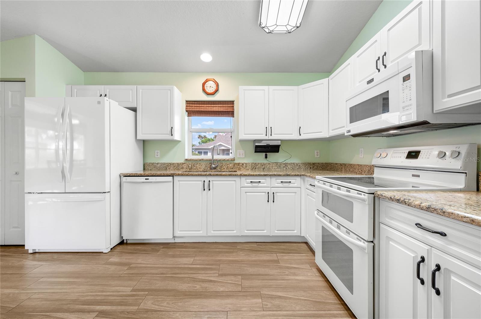 Image 14 of 45 For 1612 Fairway Oaks Drive