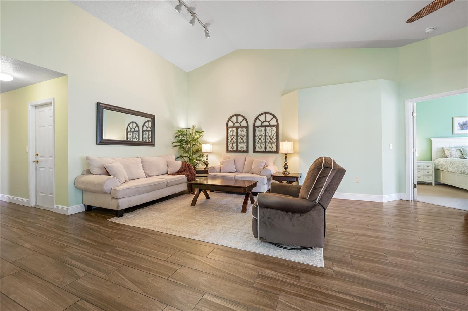 Image 6 of 45 For 1612 Fairway Oaks Drive