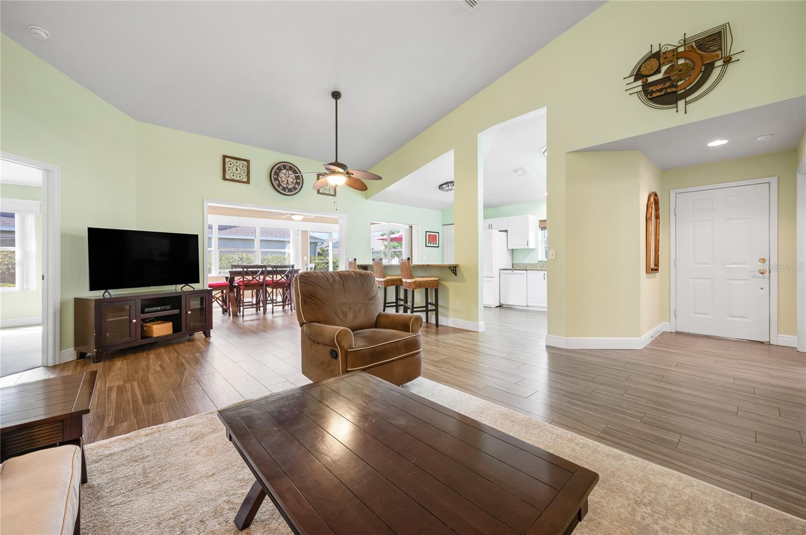 Image 7 of 45 For 1612 Fairway Oaks Drive