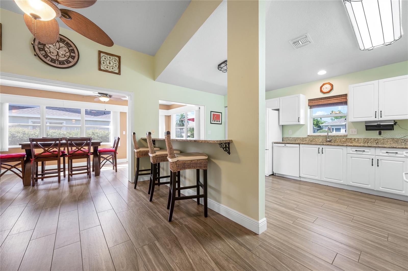 Image 8 of 45 For 1612 Fairway Oaks Drive