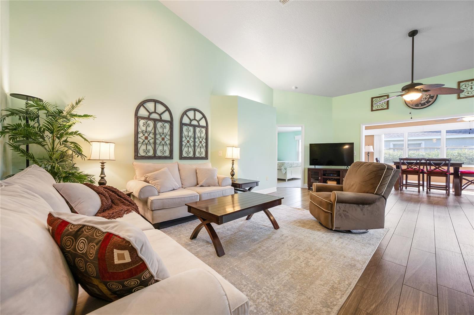 Image 9 of 45 For 1612 Fairway Oaks Drive