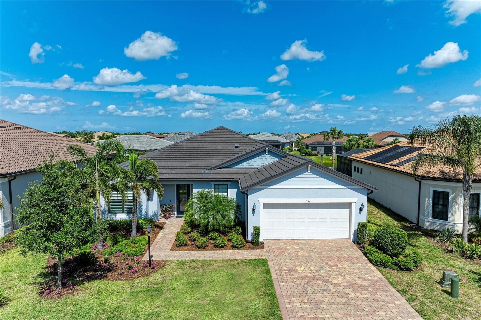 Image 4 of 70 For 7136 Summerland Cove
