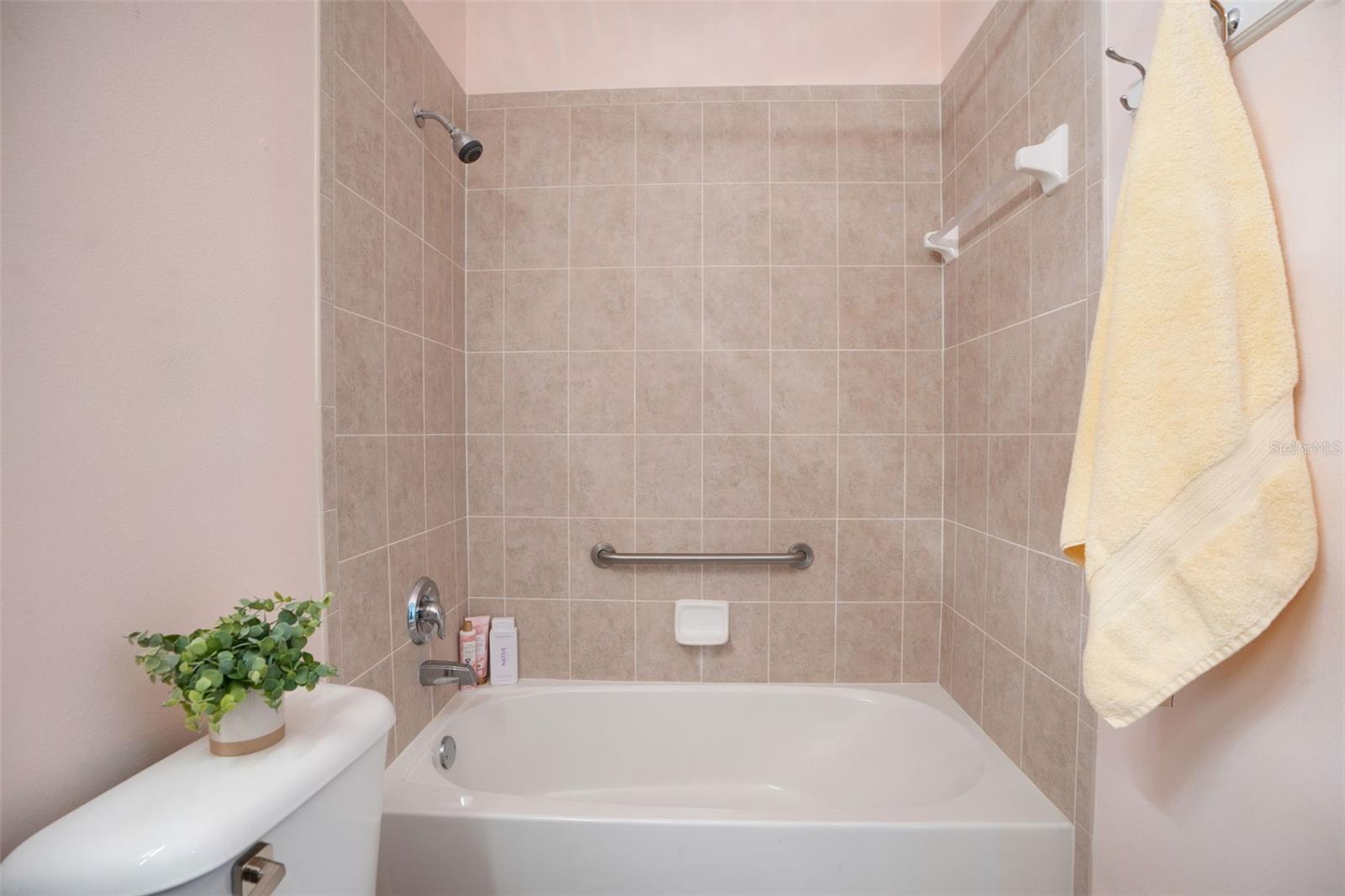 Image 20 of 29 For 1410 Maseno Drive