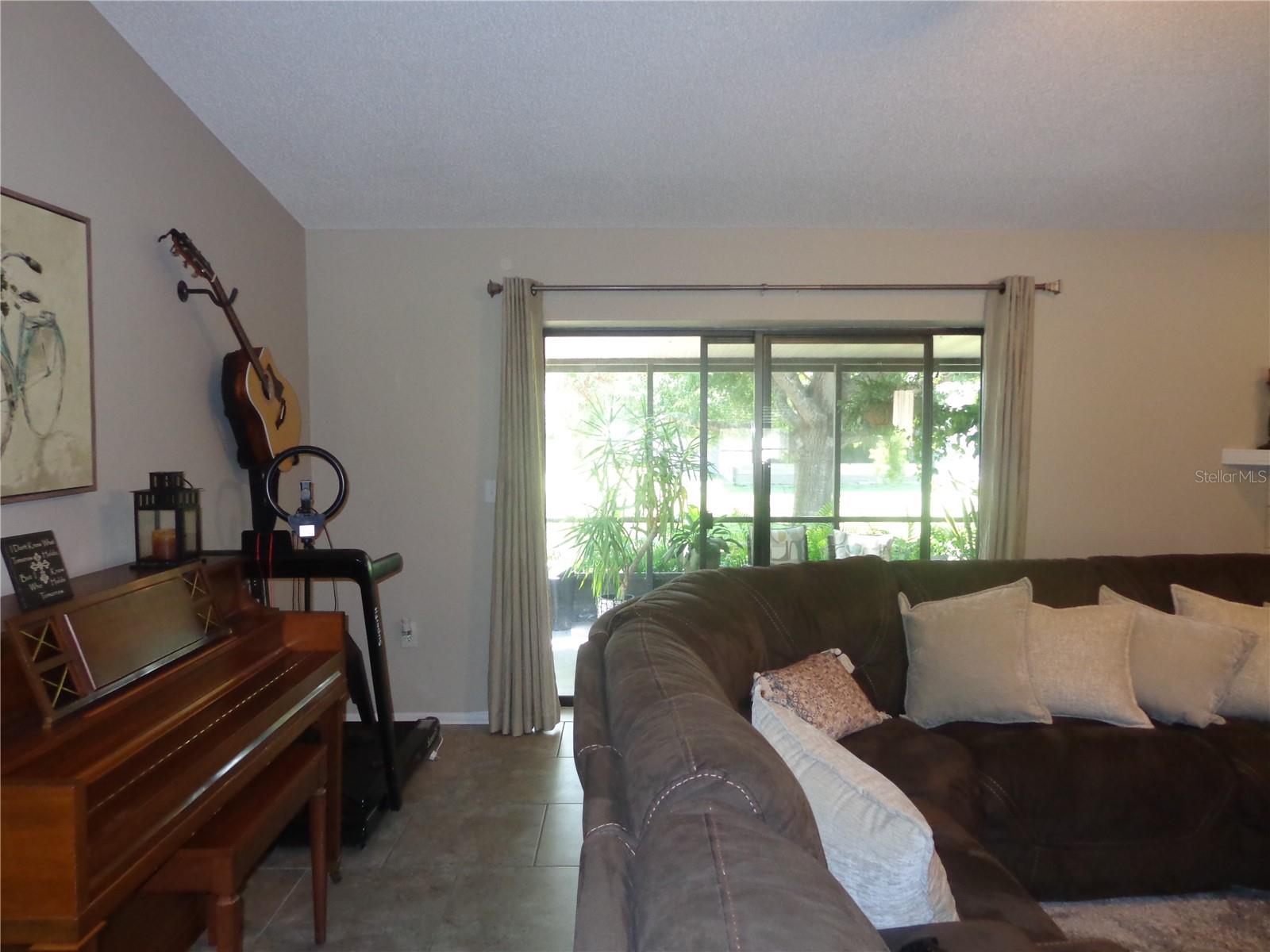 Image 19 of 31 For 2475 Wood Oak Drive