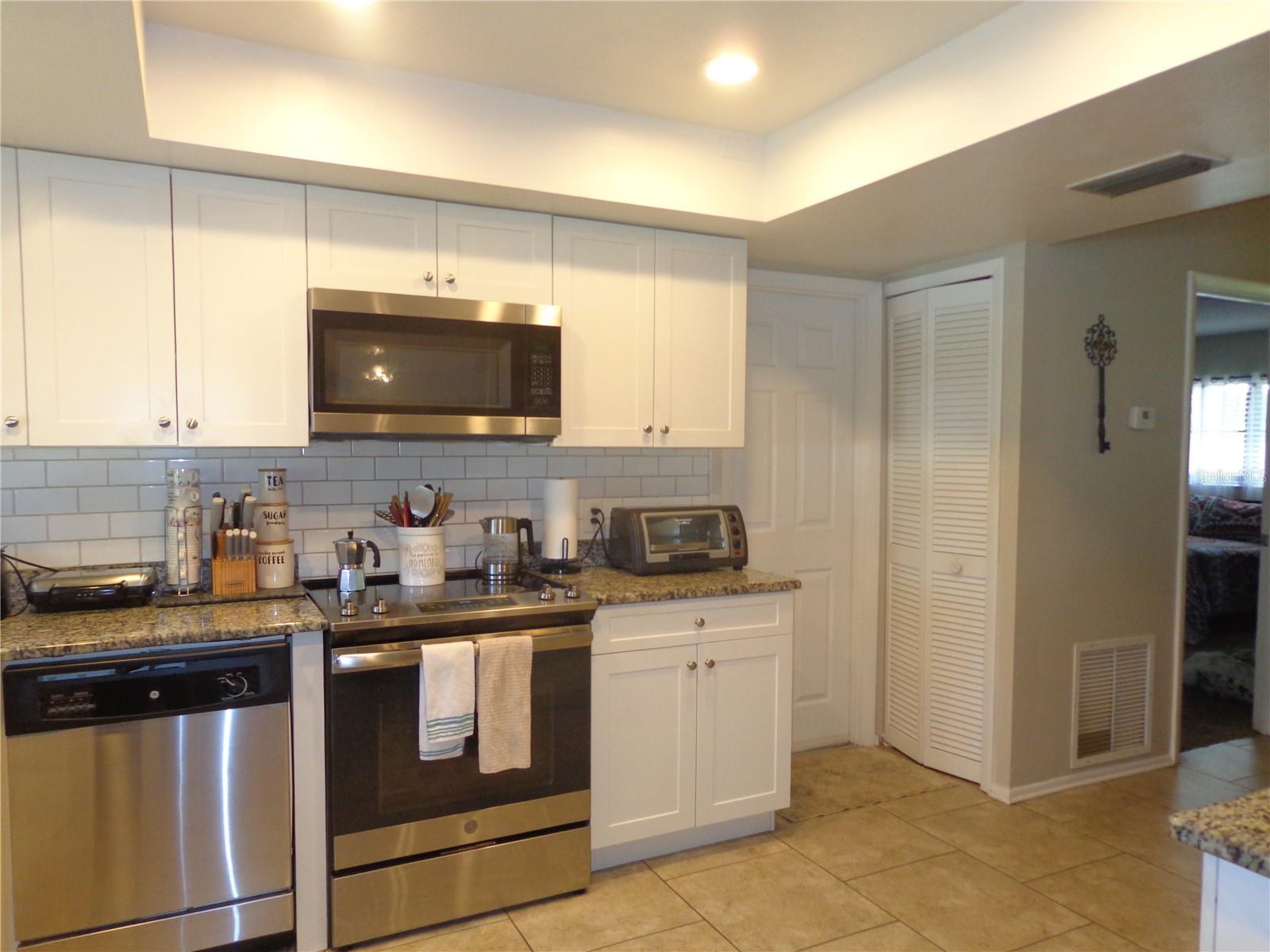 Image 5 of 31 For 2475 Wood Oak Drive