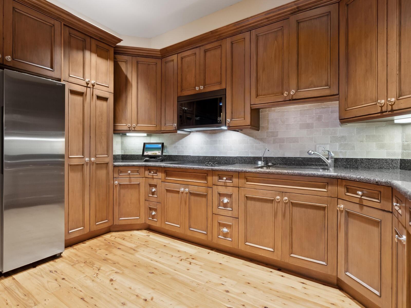 Image 27 of 86 For 1423 & 1435 Hillview Drive