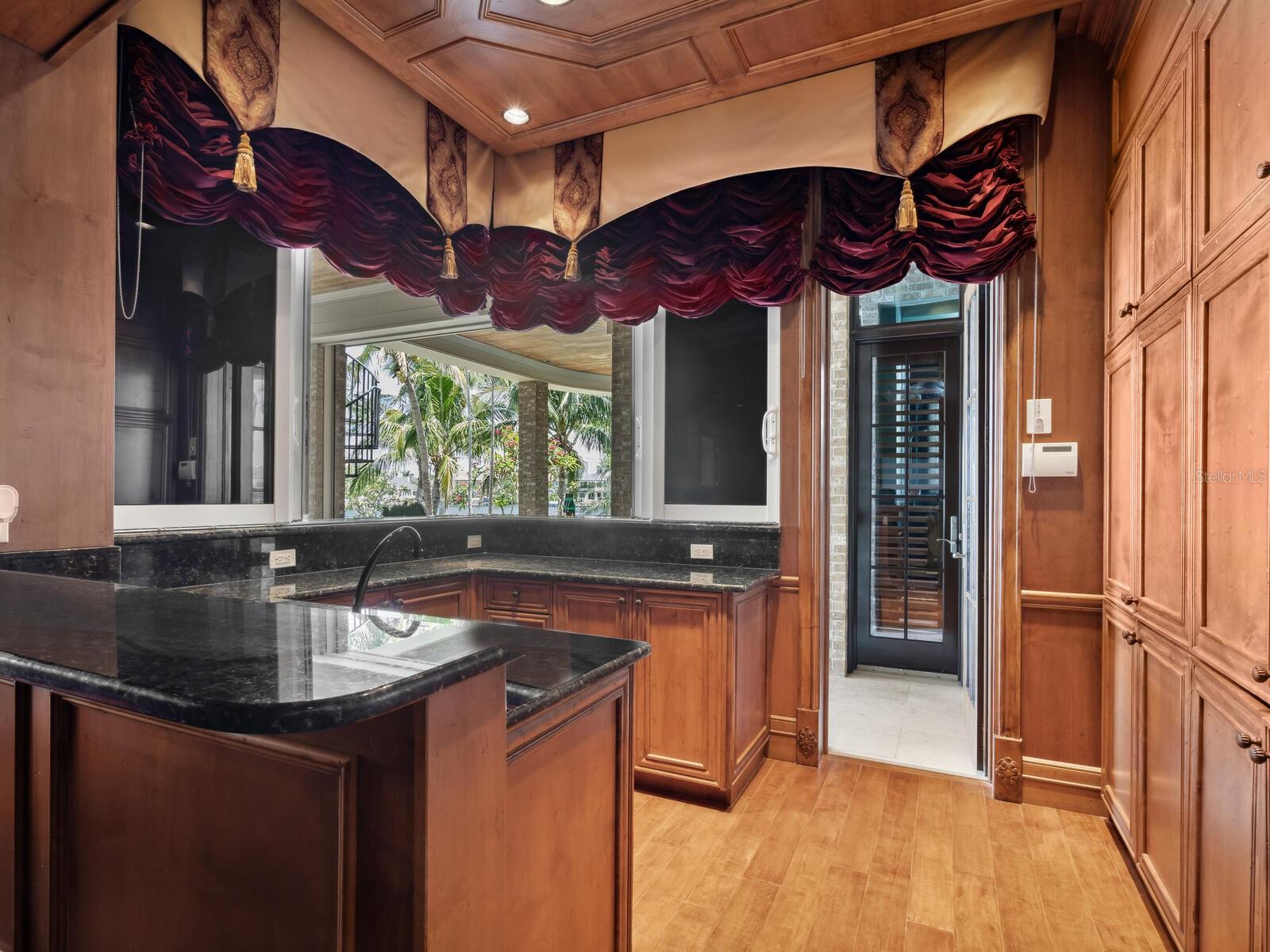 Image 31 of 86 For 1423 & 1435 Hillview Drive