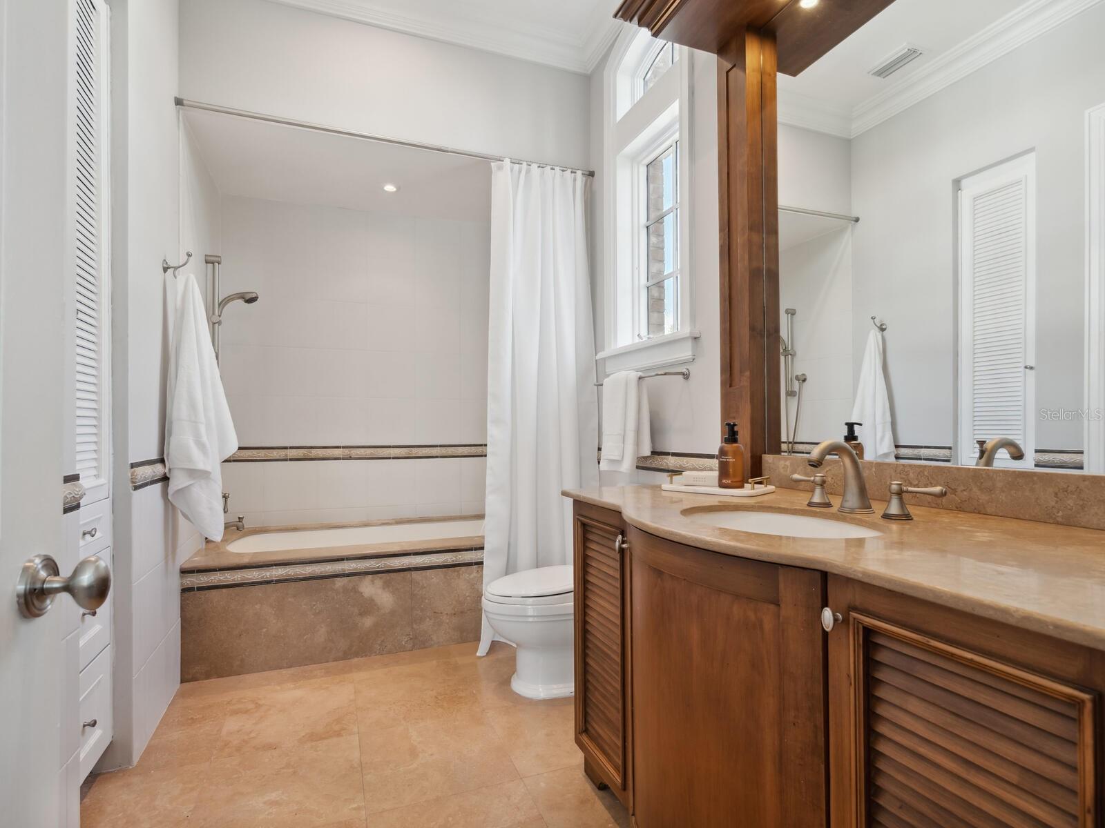 Image 51 of 86 For 1423 & 1435 Hillview Drive