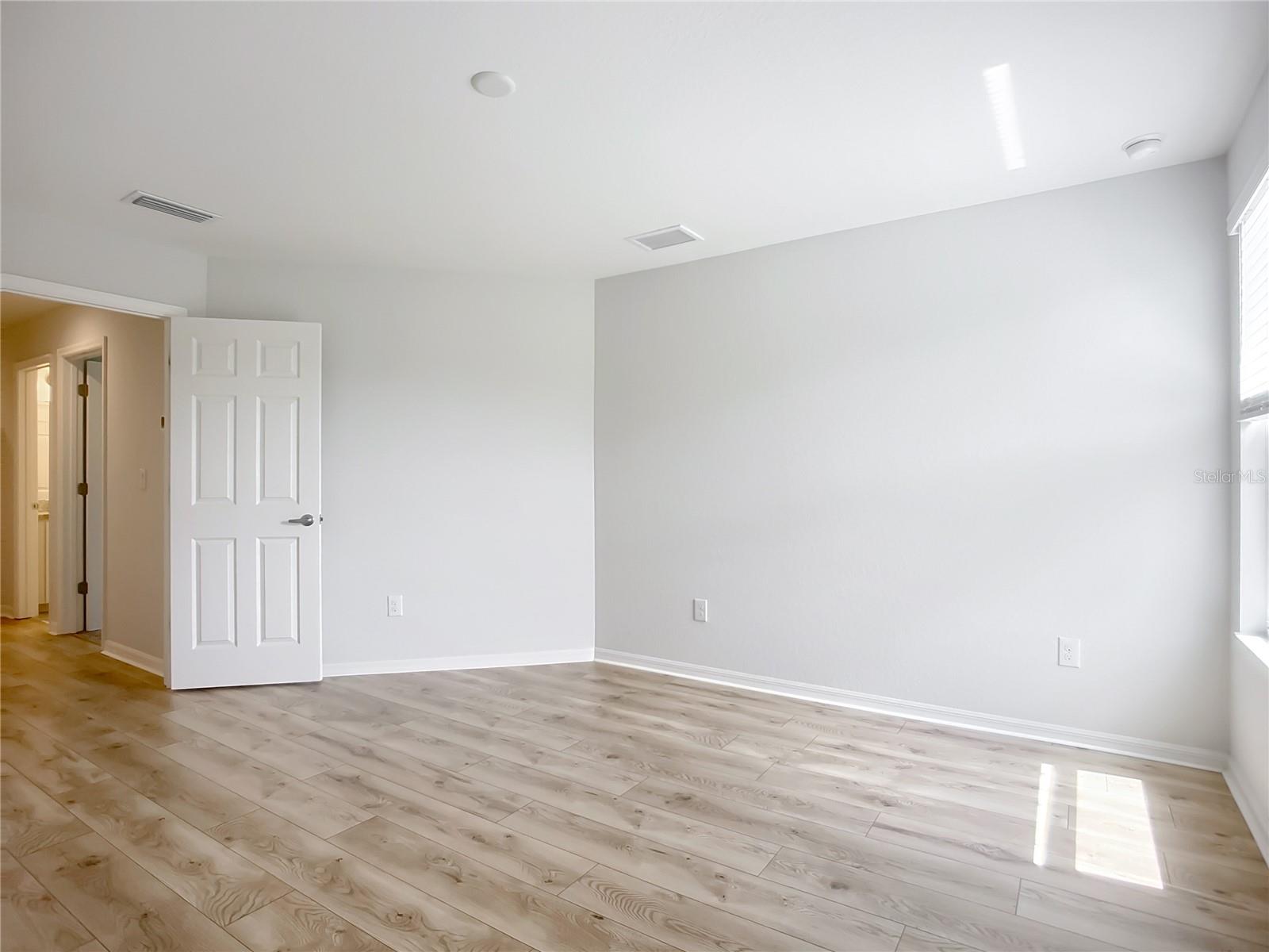 Image 31 of 40 For 1053 Grantham Drive