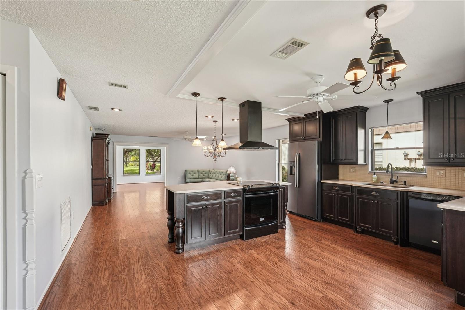 Image 12 of 37 For 532 Oak Hill Circle 12