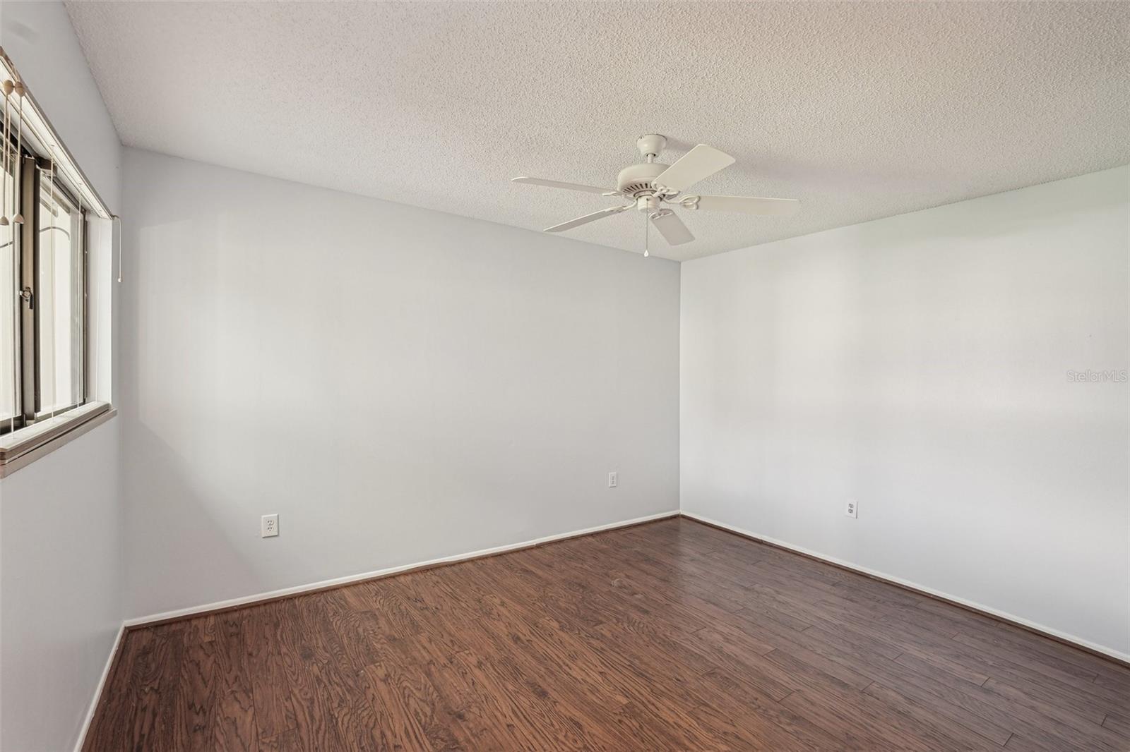 Image 18 of 37 For 532 Oak Hill Circle 12