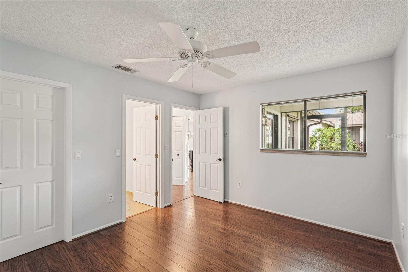 Image 19 of 37 For 532 Oak Hill Circle 12