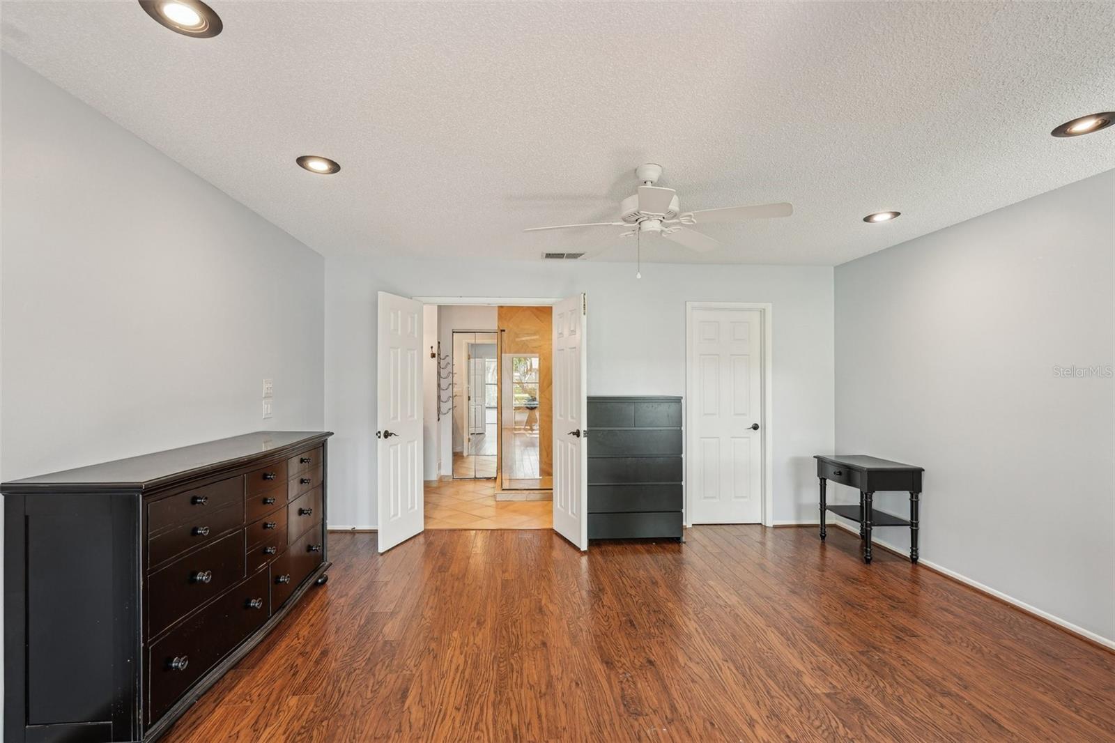 Image 21 of 37 For 532 Oak Hill Circle 12