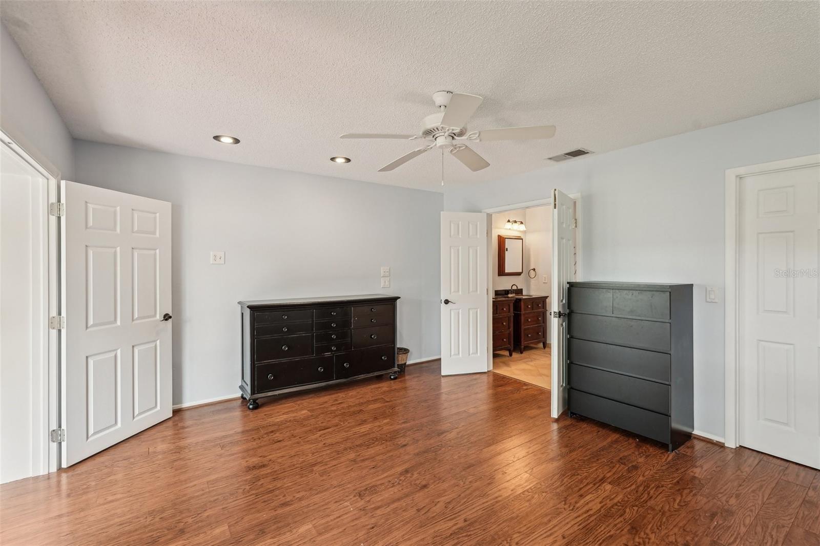 Image 22 of 37 For 532 Oak Hill Circle 12