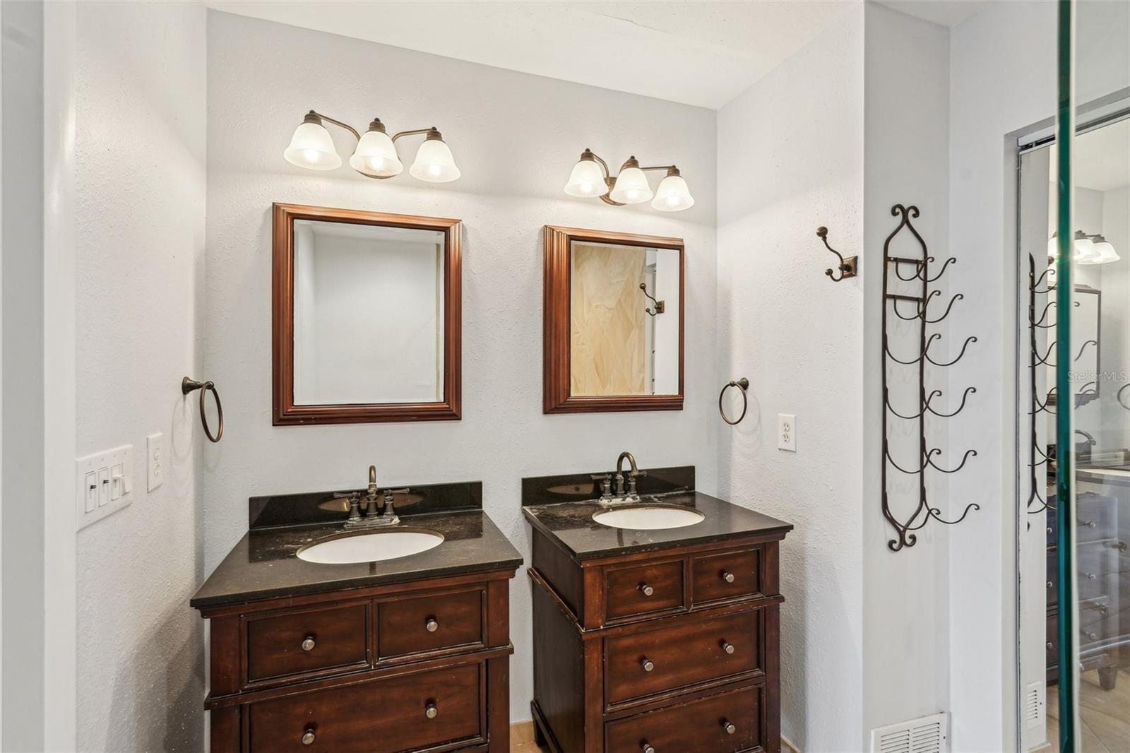 Image 26 of 37 For 532 Oak Hill Circle 12