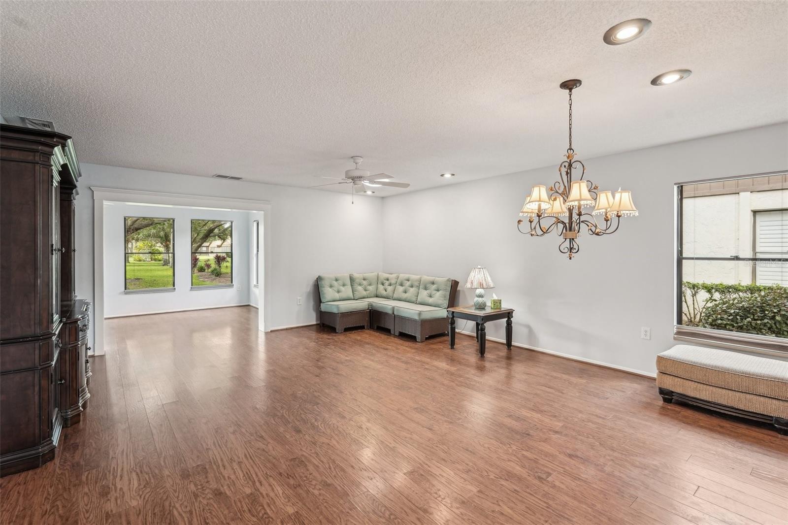 Image 5 of 37 For 532 Oak Hill Circle 12