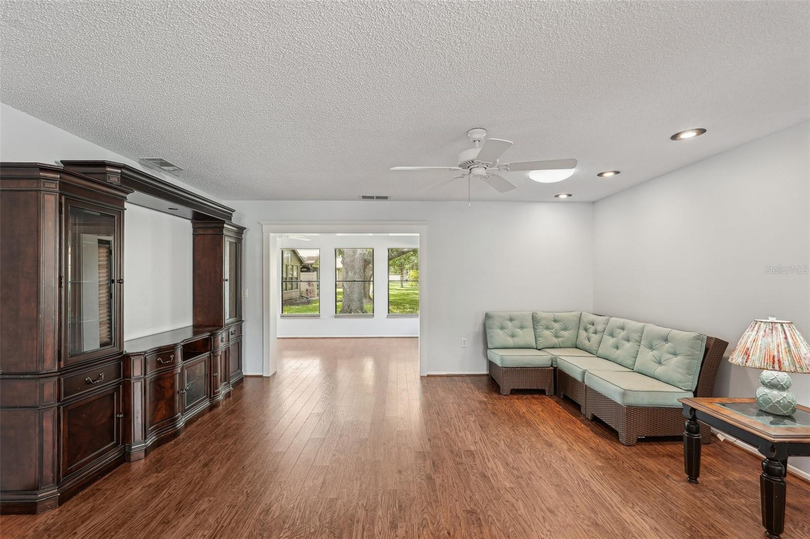 Image 6 of 37 For 532 Oak Hill Circle 12