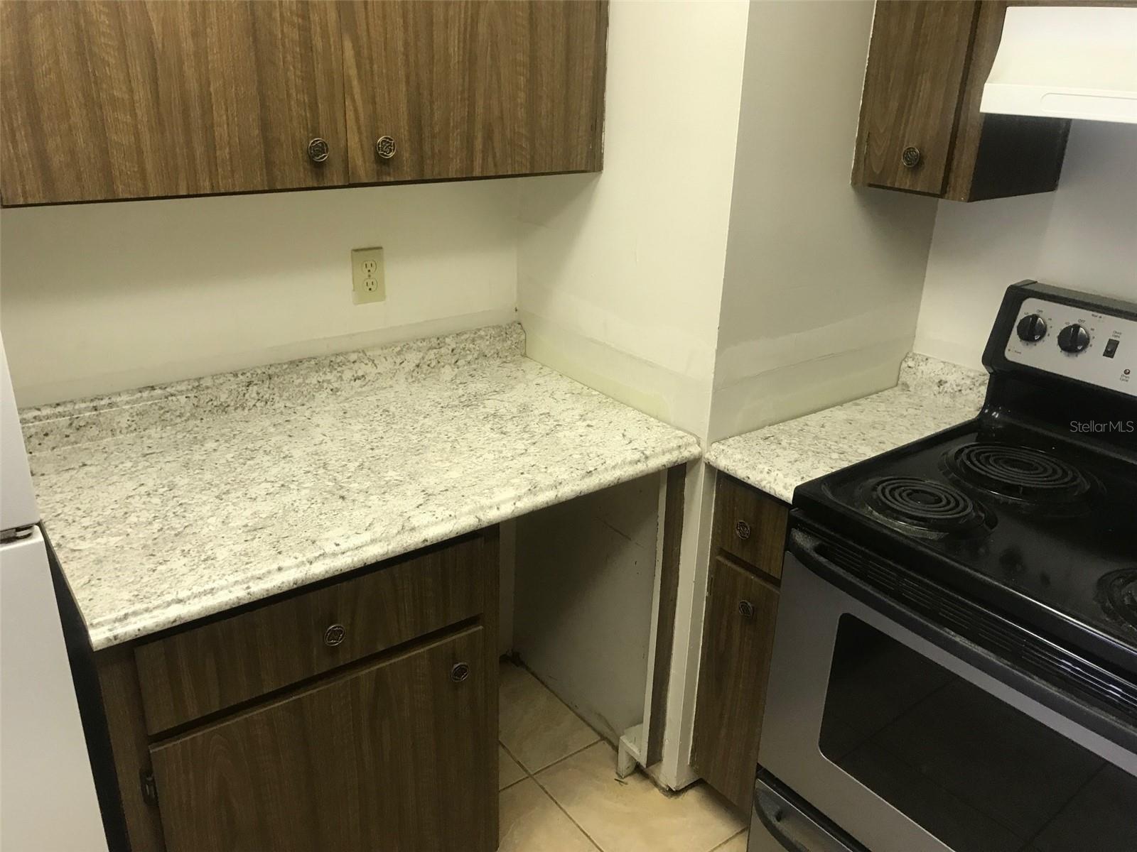 Image 3 of 16 For 4845 Rilma Avenue 114