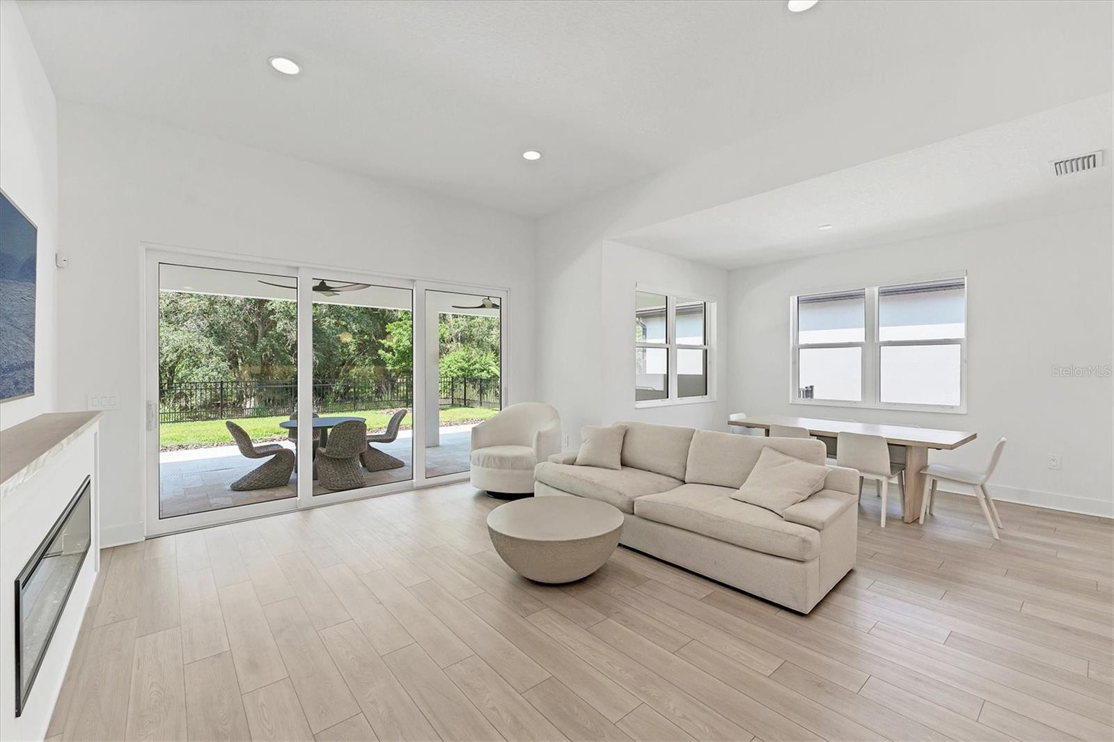 Image 4 of 97 For 8069 Tidal Pointe Way