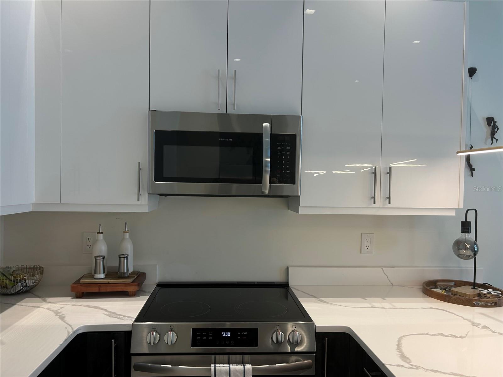 Image 17 of 35 For 1558 4th Street 208