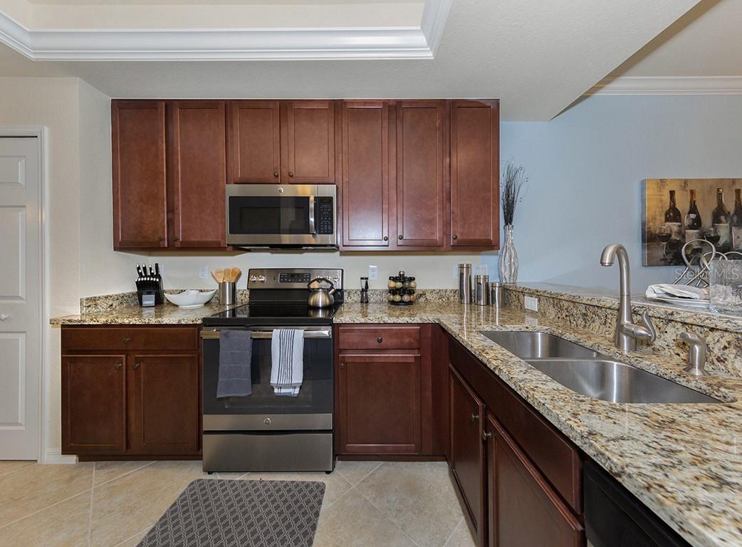 Image 7 of 60 For 5528 Palmer Circle 105