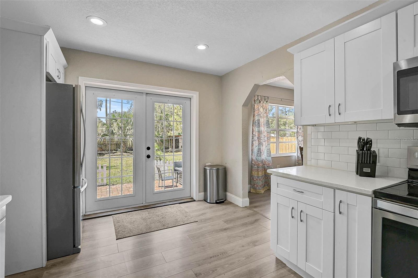 Listing photo id 8 for 1217 Ellicott Street