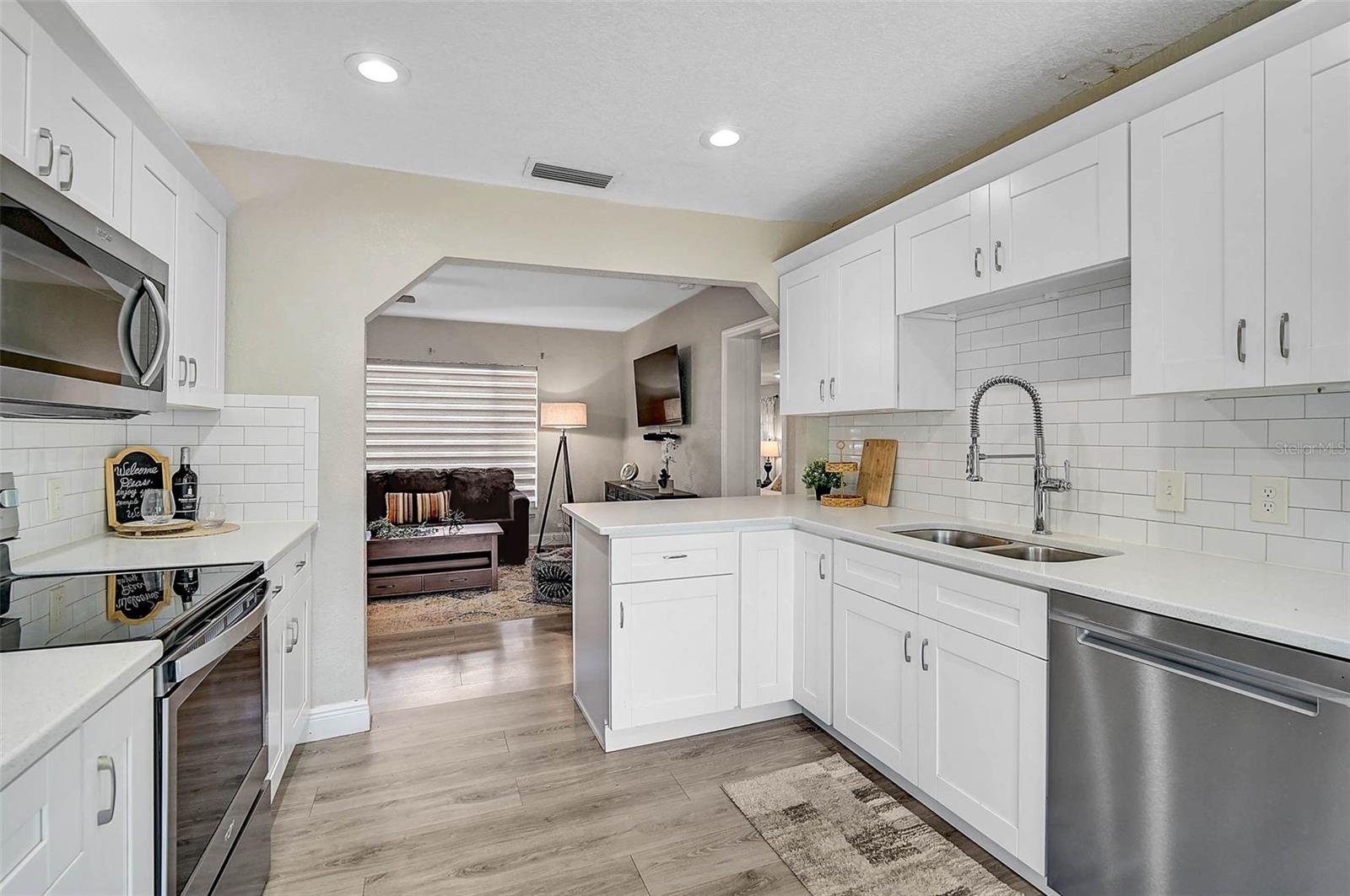Listing photo id 10 for 1217 Ellicott Street