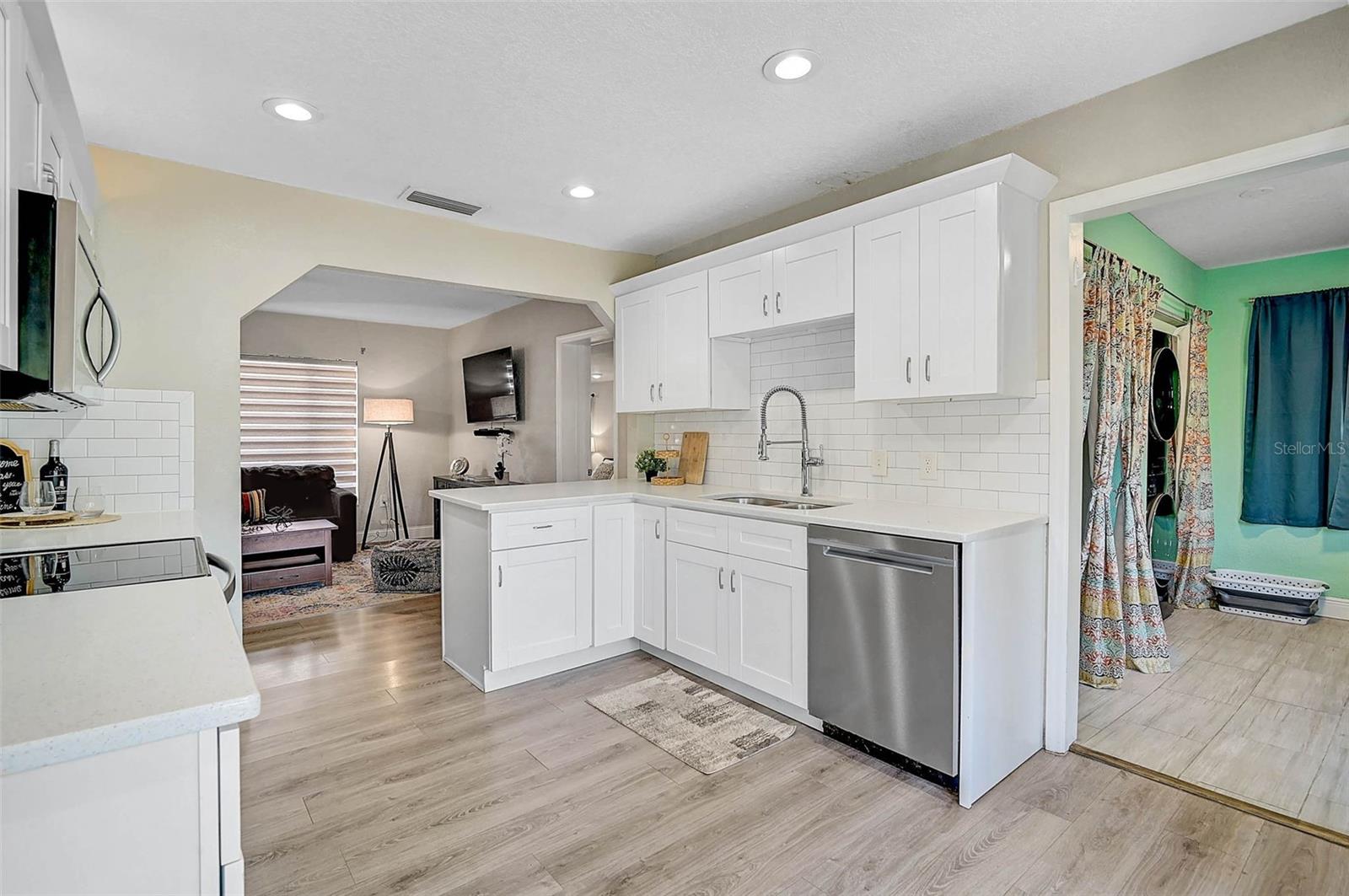 Listing photo id 11 for 1217 Ellicott Street
